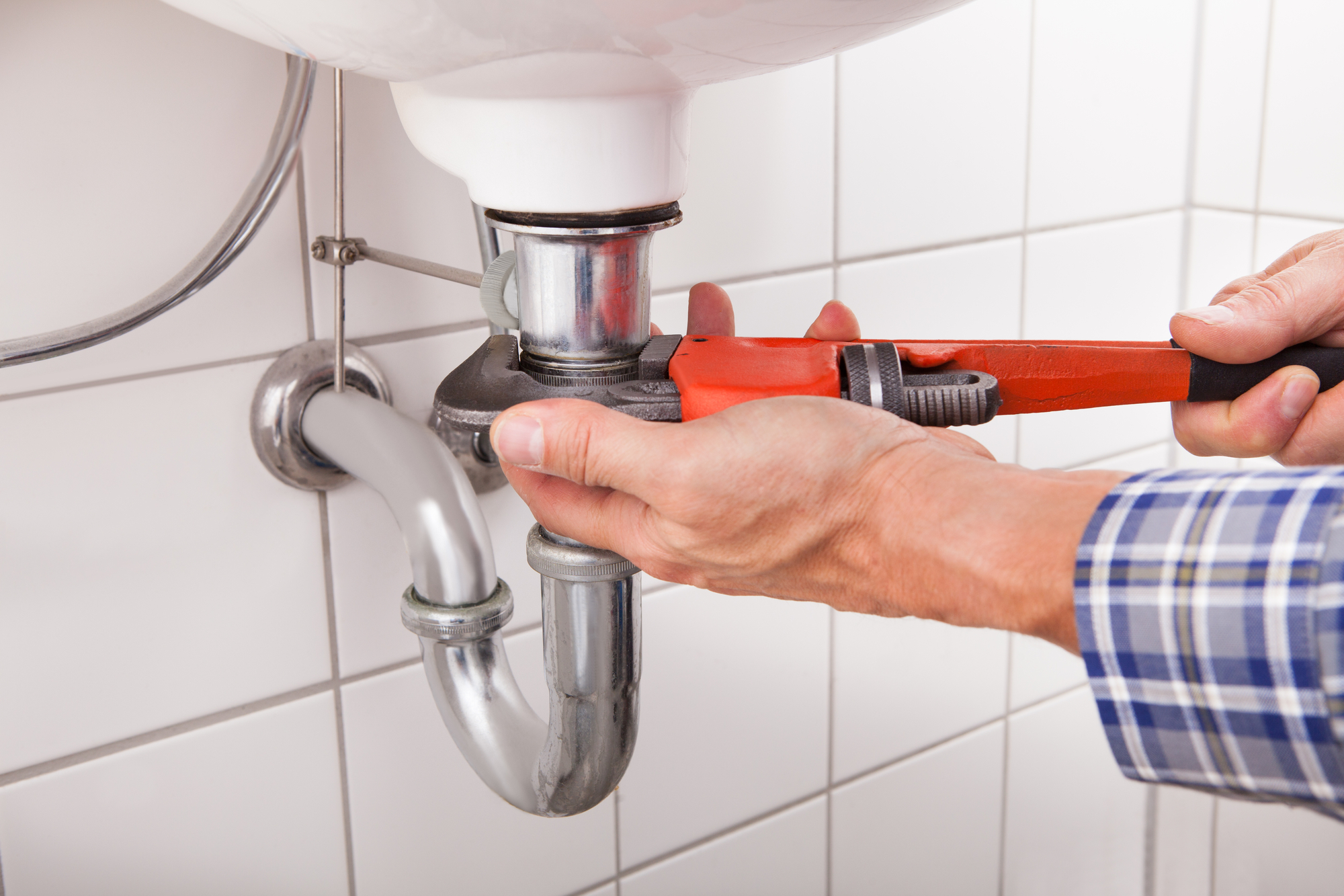How to Do a Plumbing Inspection before Buying a House